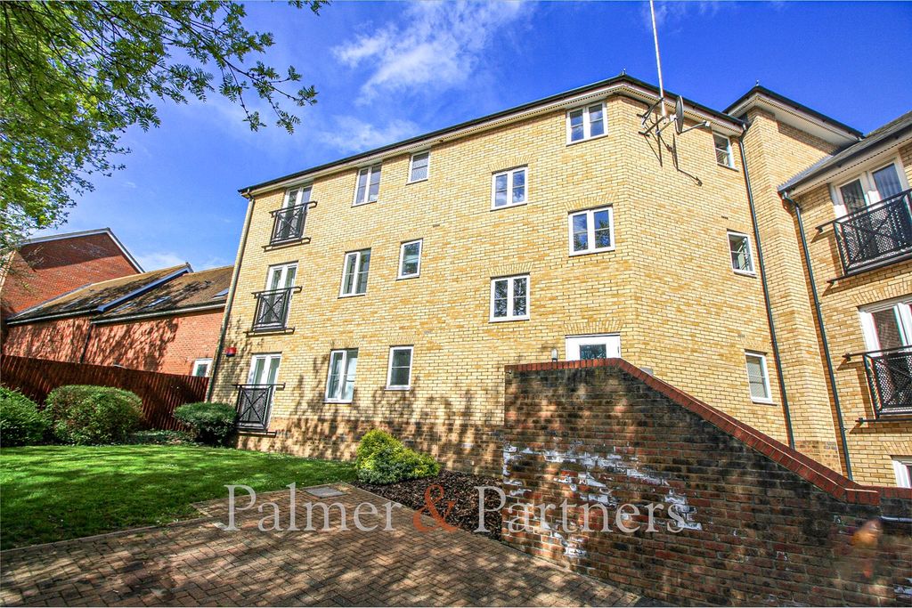 Property photo 1 of 9 External