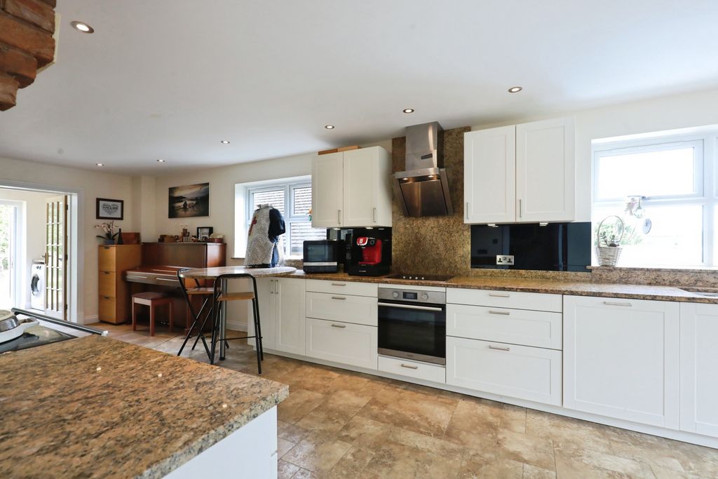 Property photo 3 of 33 Kitchen/Dining Room