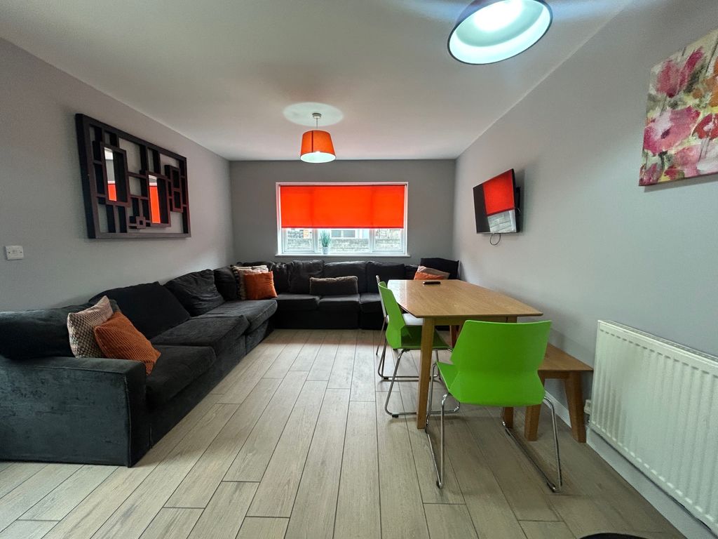 Property photo 1 of 8 0Db21904-942E-458F-B09c-Ac3d15c0Ebdf
