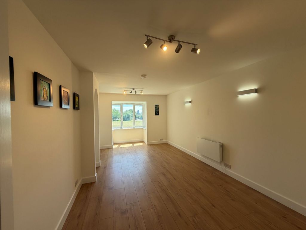 Property photo 3 of 10 Photo 8