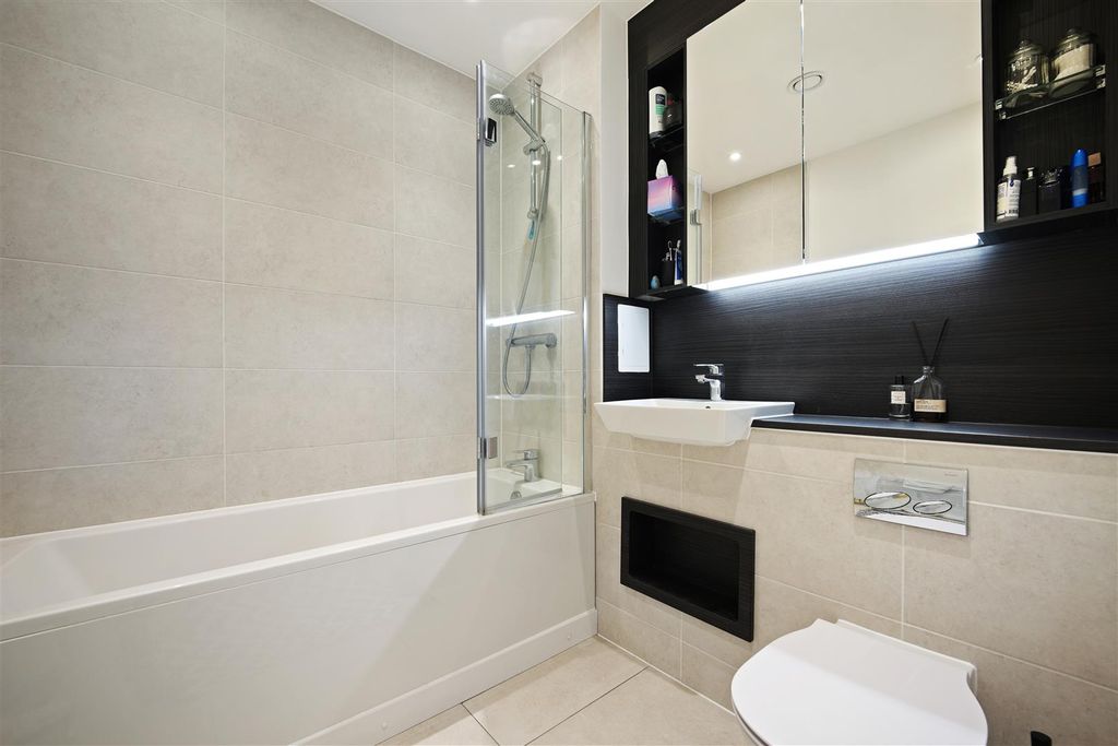 Property photo 2 of 10 Ccrr - 78 Tidey Apartments Bathroom 3 (1).Jpg