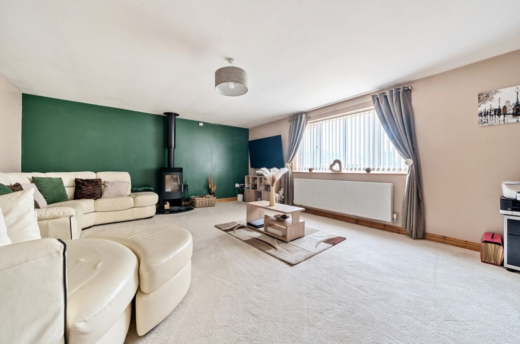 Property photo 3 of 23 1209636 (2)