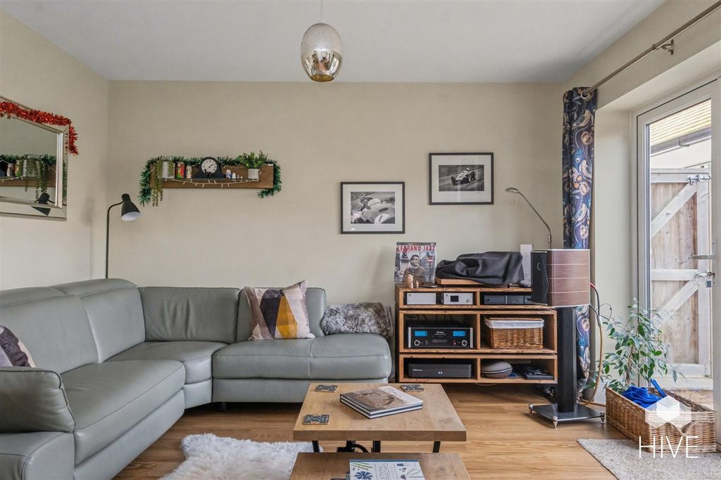 Property photo 3 of 22 Living Room