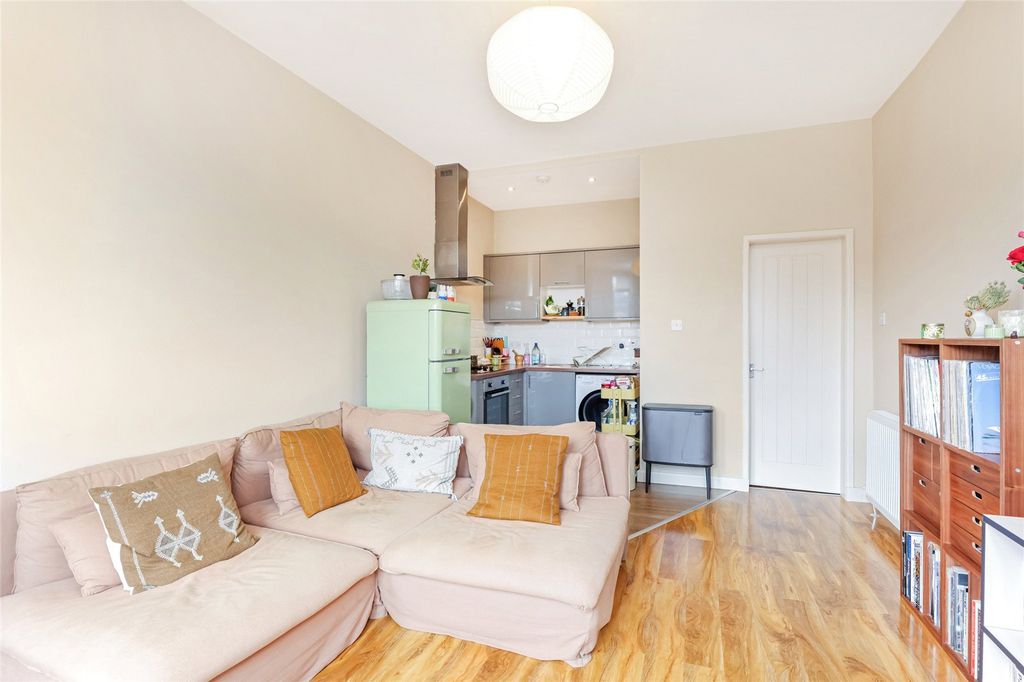 Property photo 3 of 11 3
