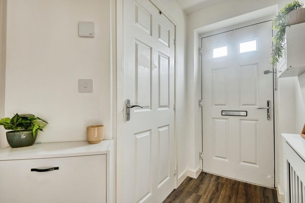 Property photo 2 of 20 4Hew12.Jpg