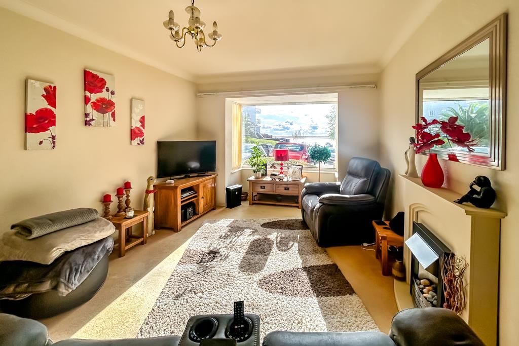 Property photo 3 of 18 Lounge/Diner