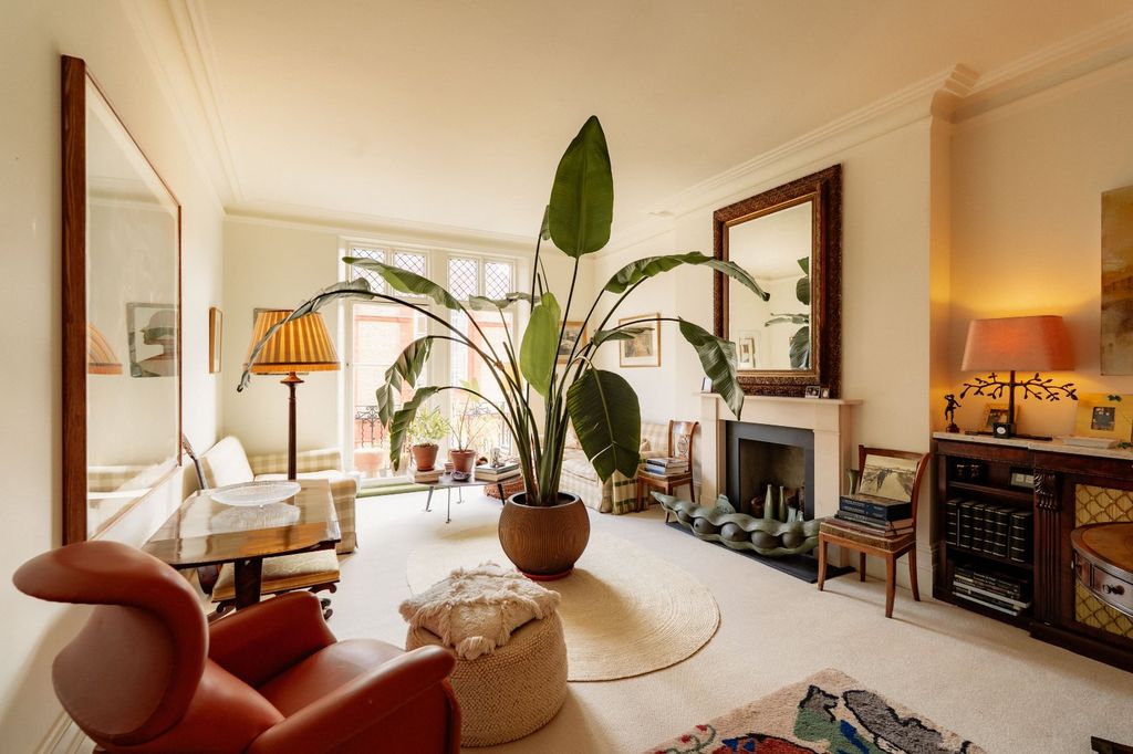 Property photo 1 of 23 Grand Proportions