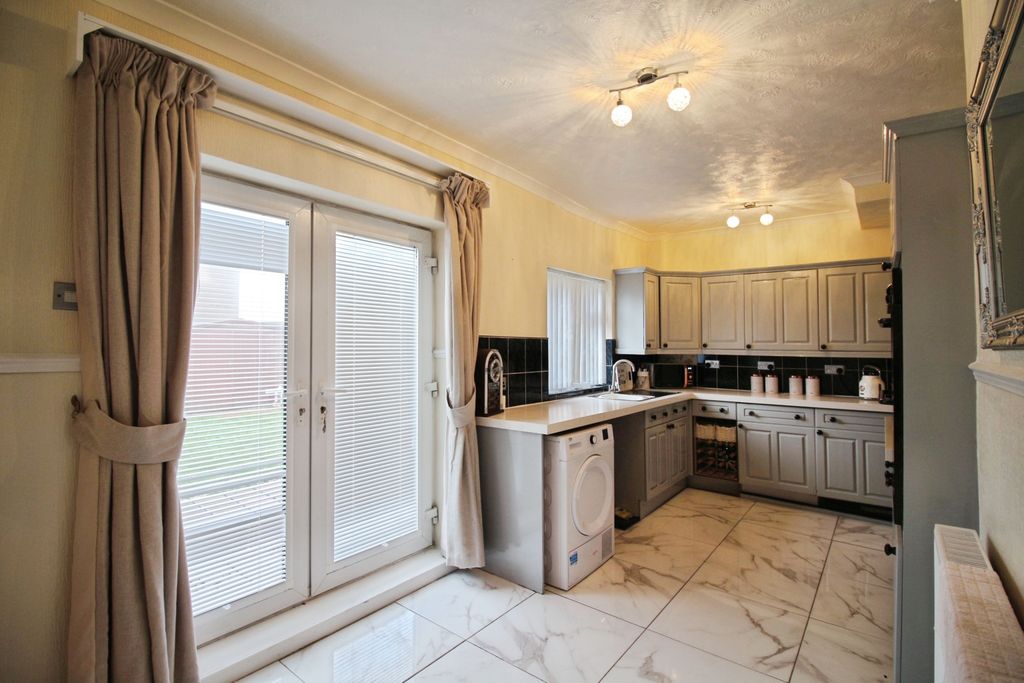 Property photo 3 of 15 Kitchen