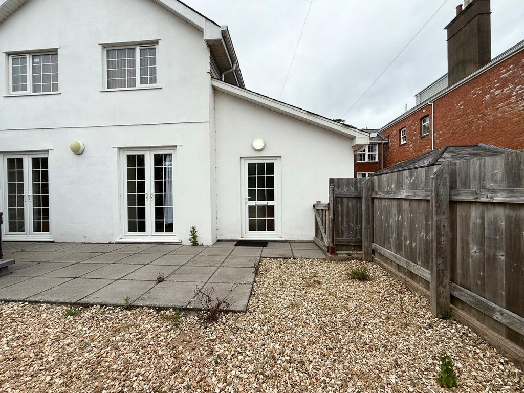Property photo 1 of 4