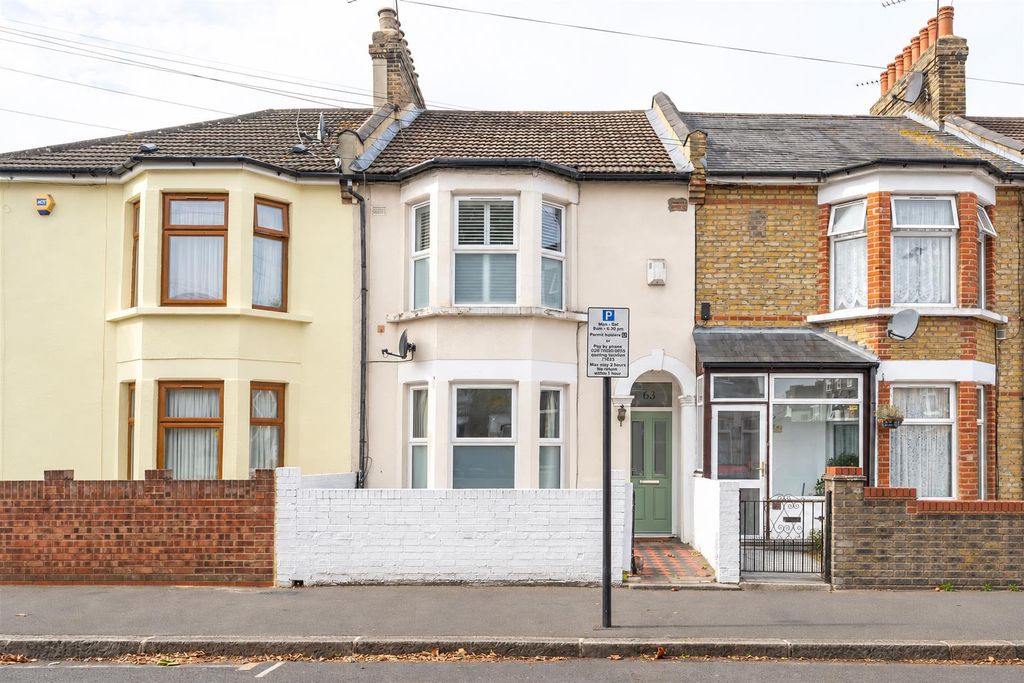 Property photo 1 of 19 Marlborough Road, E7