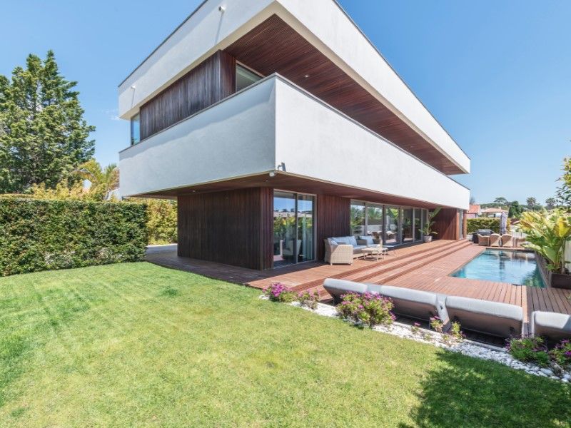 Property photo 1 of 32