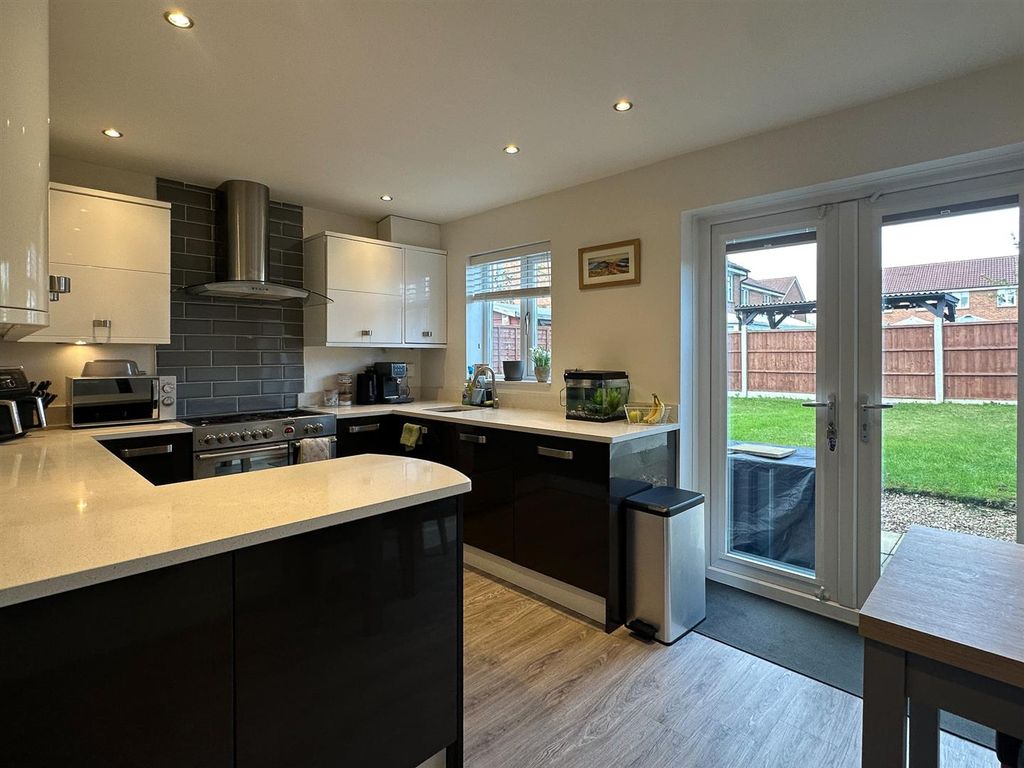 Property photo 3 of 10 Kitchen/Diner