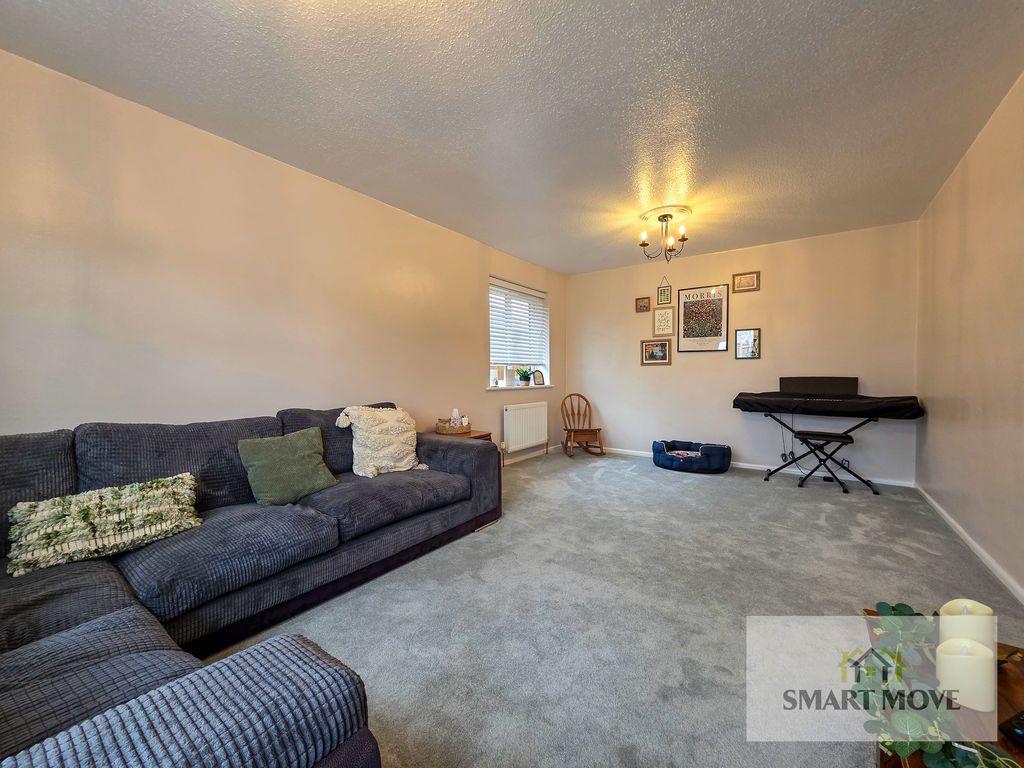 Property photo 2 of 17 Lounge