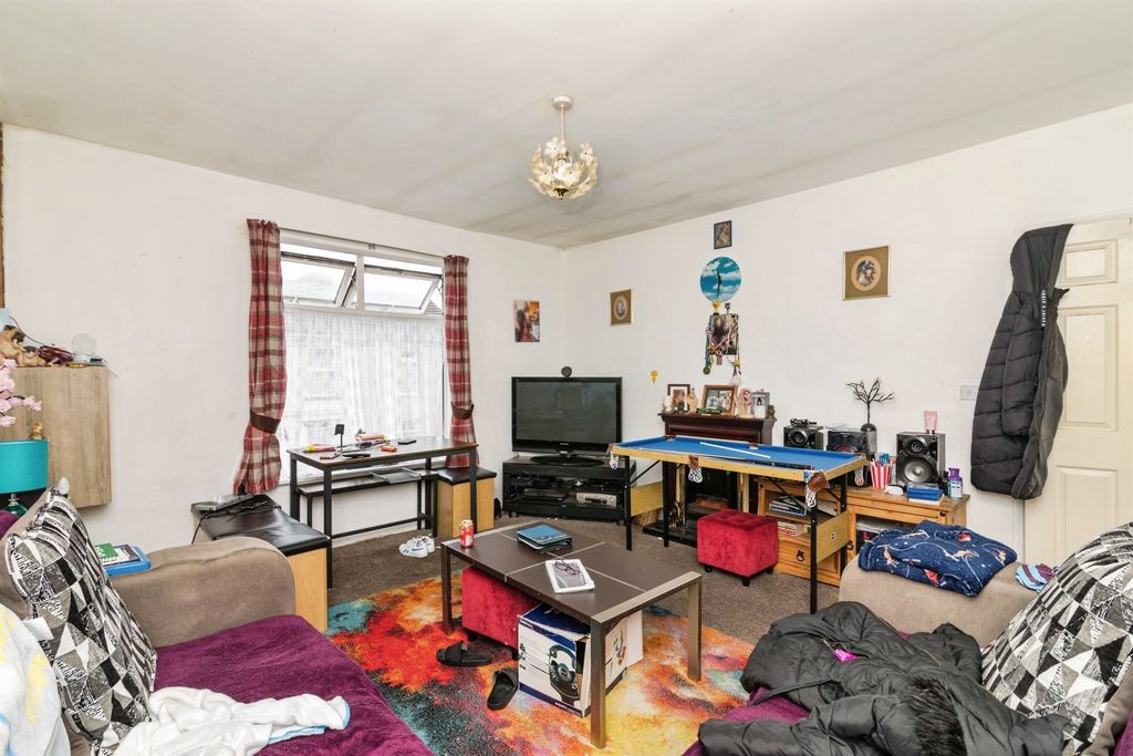 Property photo 3 of 16