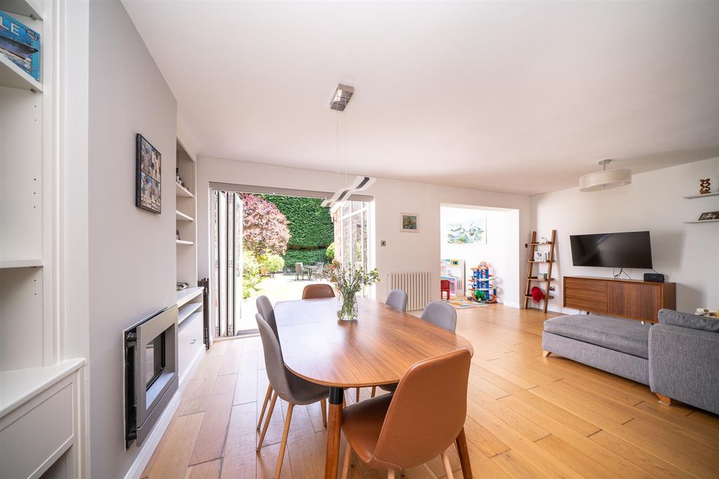 Property photo 2 of 27 23-Warwick-Road-1015.Jpg