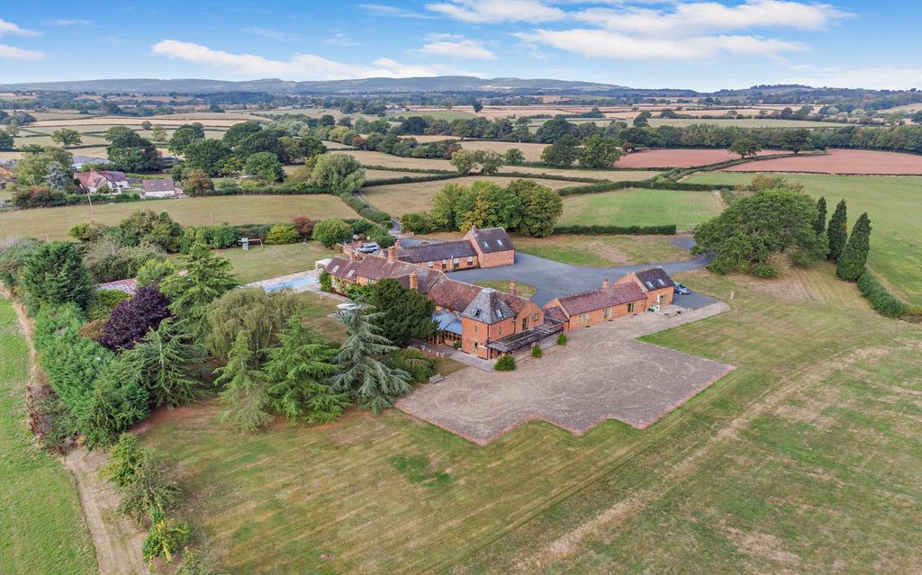 Property photo 3 of 33 Setting