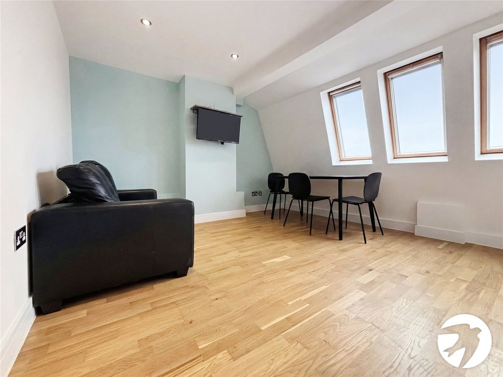 Property photo 2 of 7 Lounge