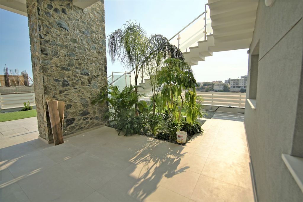 Property photo 2 of 35