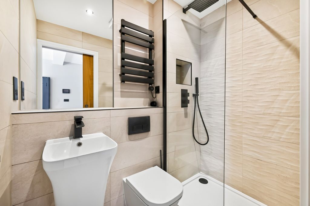 Property photo 3 of 19 Pbox-Img.Jpg