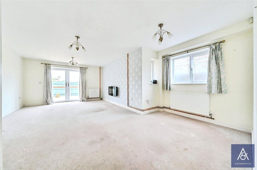 Property photo 2 of 17 Living/Dining Room