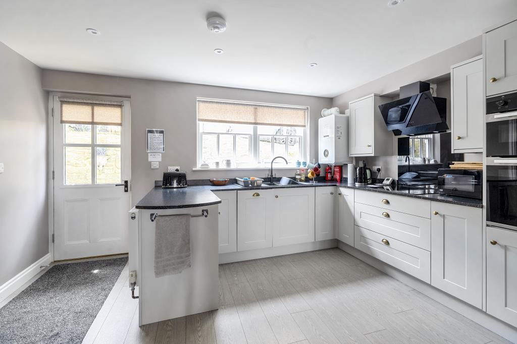 Property photo 3 of 18 Kitchen