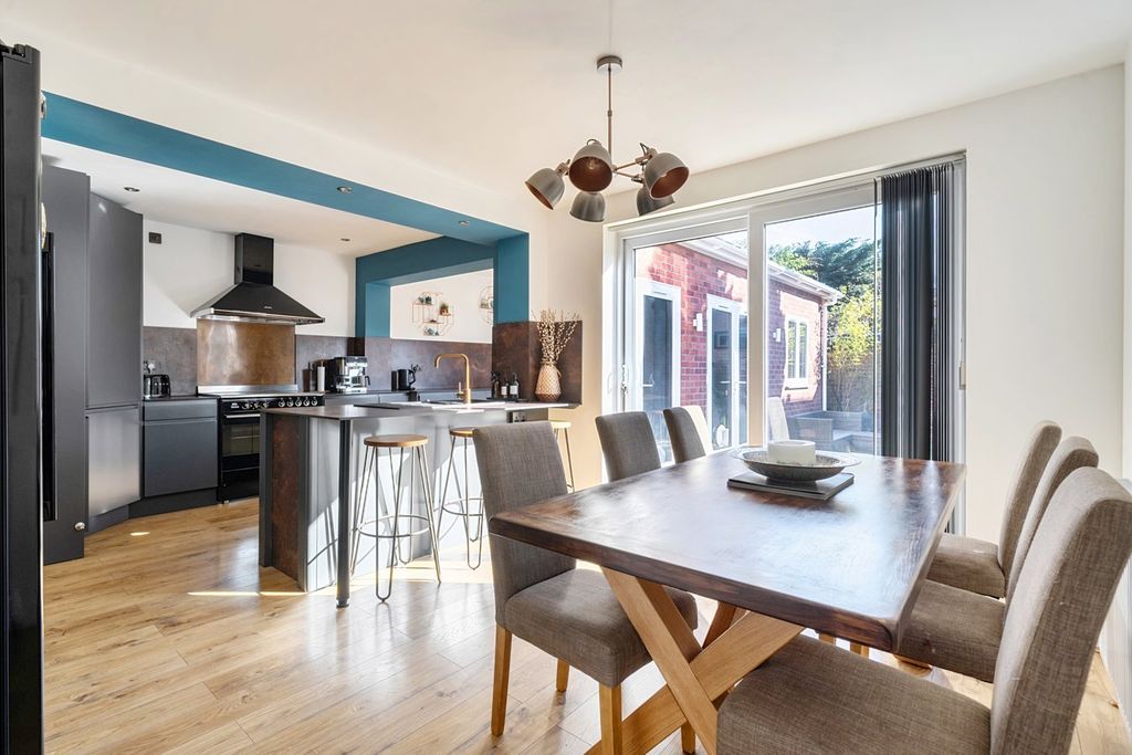 Property photo 2 of 24