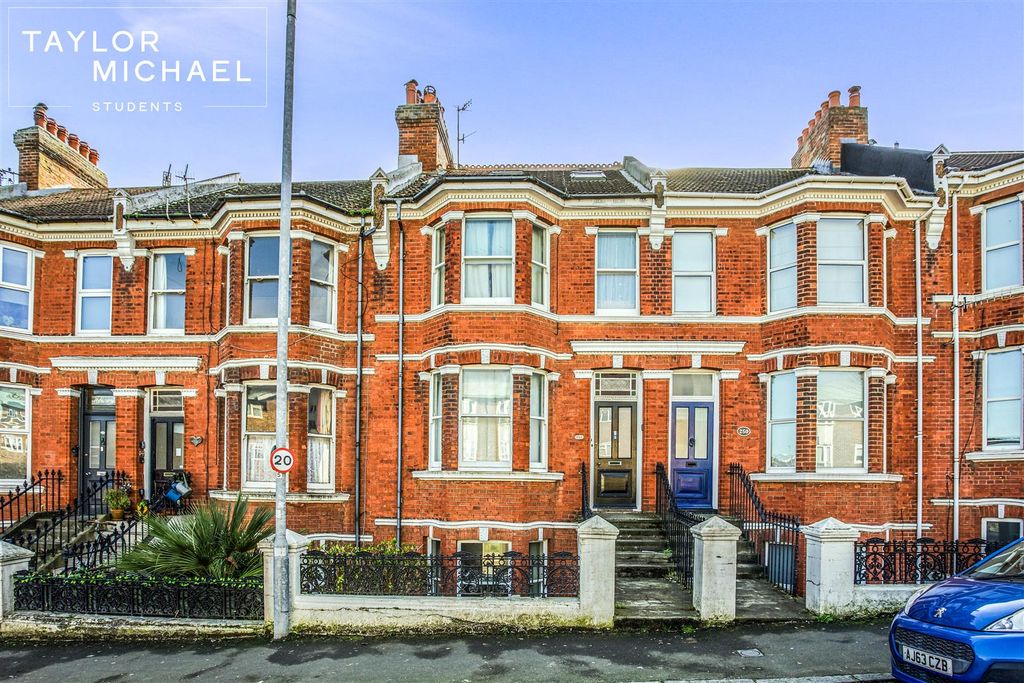 Property photo 1 of 21 Front