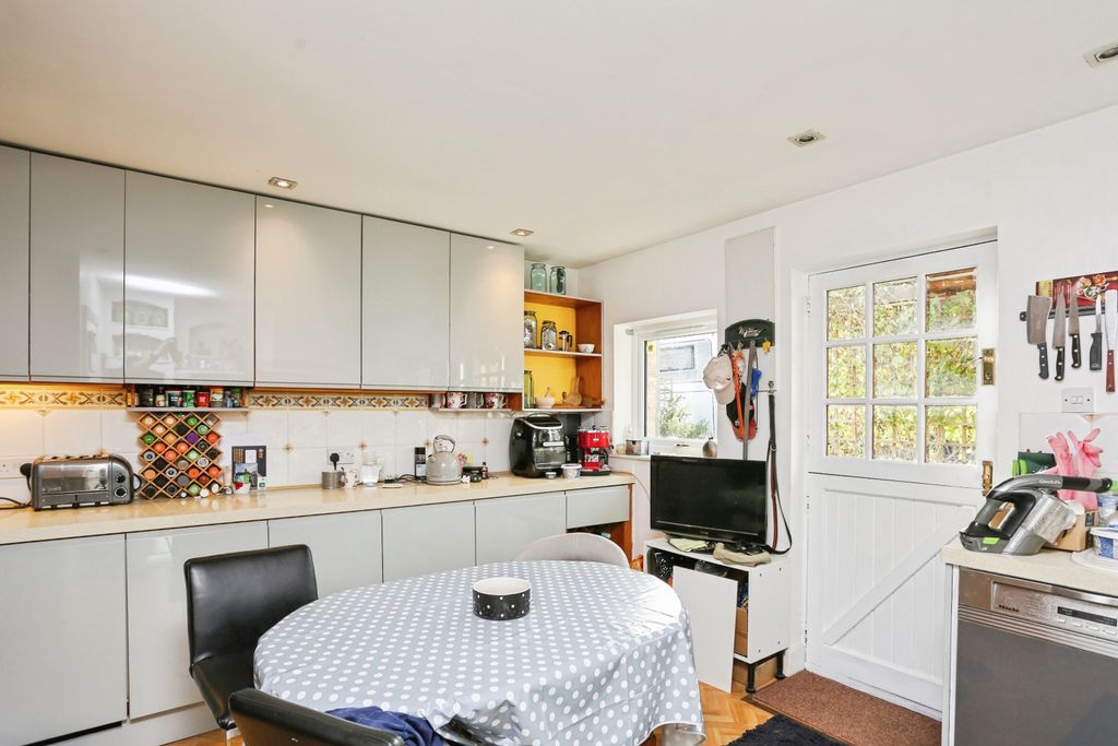 Property photo 3 of 27 P09c2344