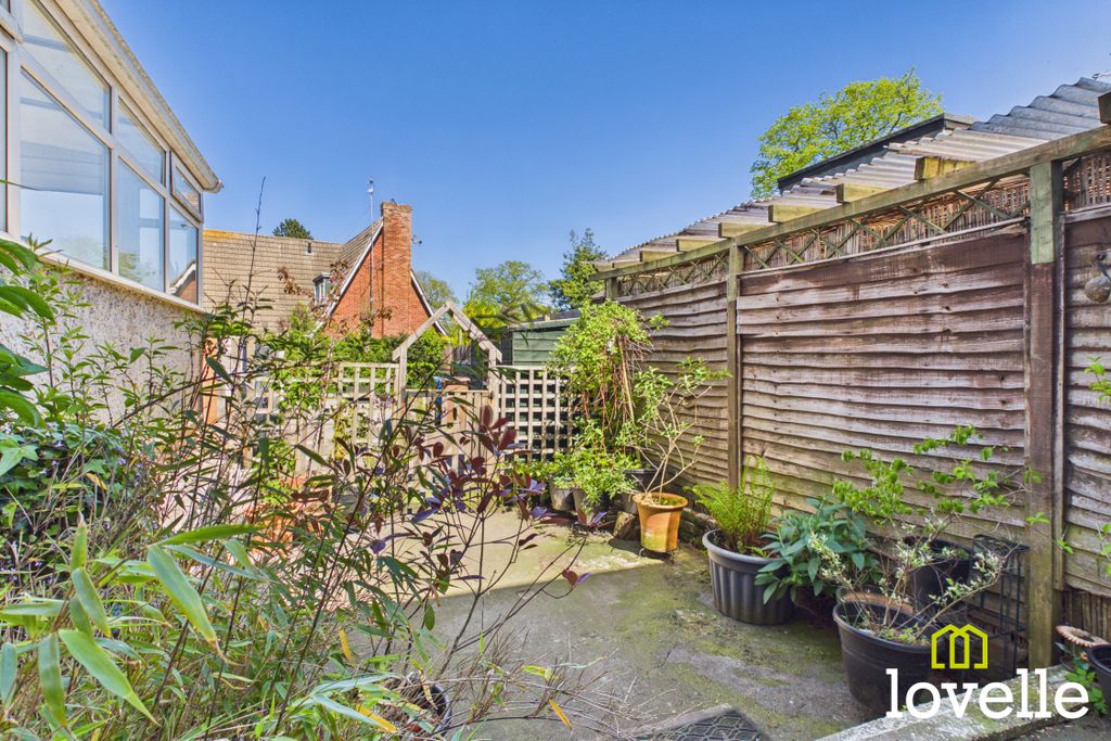 Property photo 2 of 20