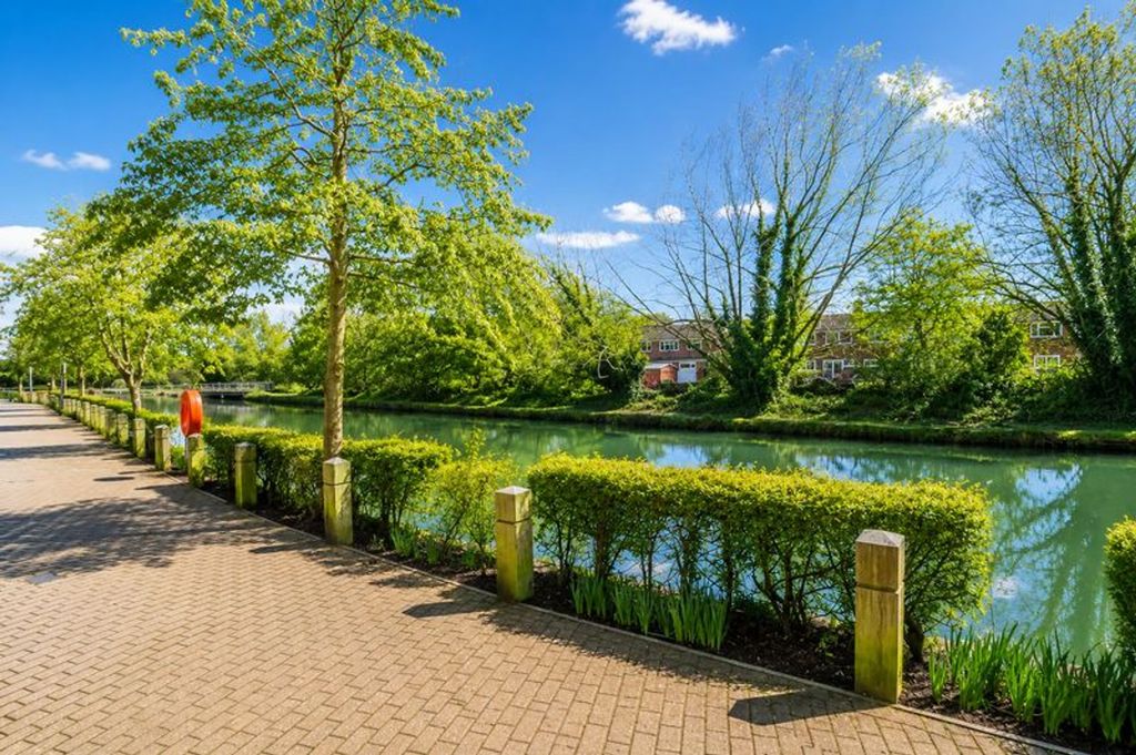 4 bed end terrace house for saleHemsley Road, Kings Langley WD4