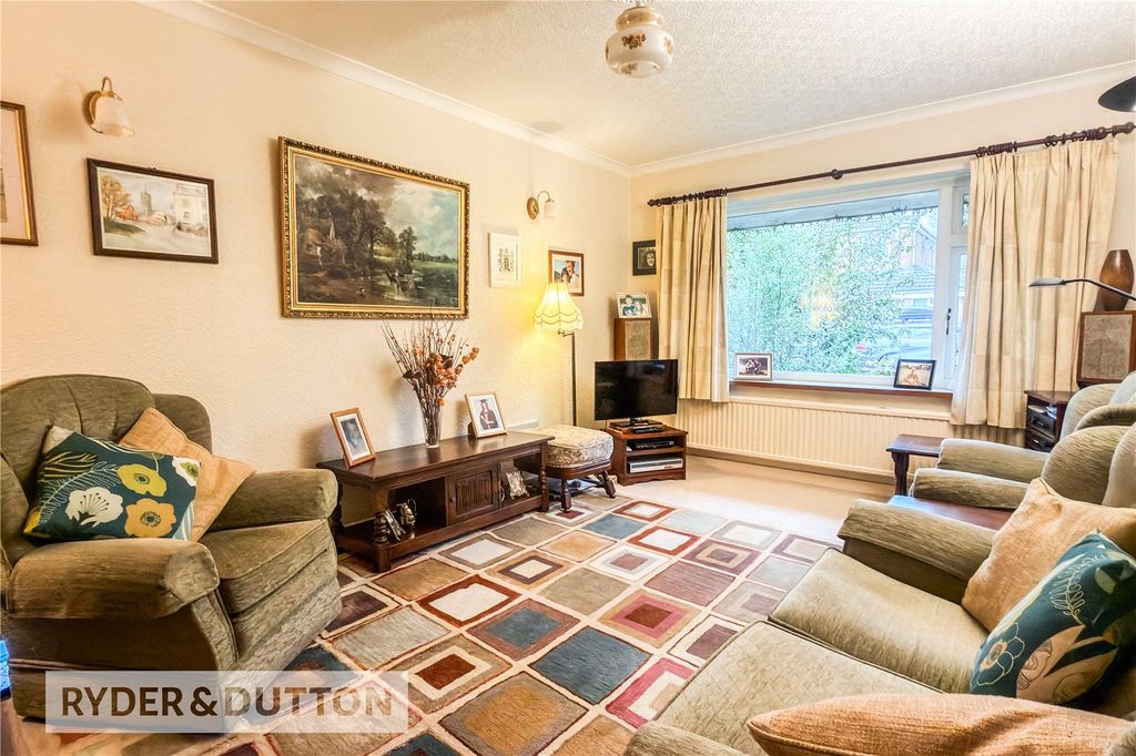 Property photo 3 of 14 Lounge