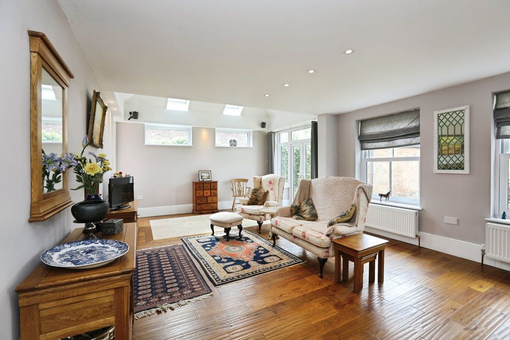 Property photo 2 of 34