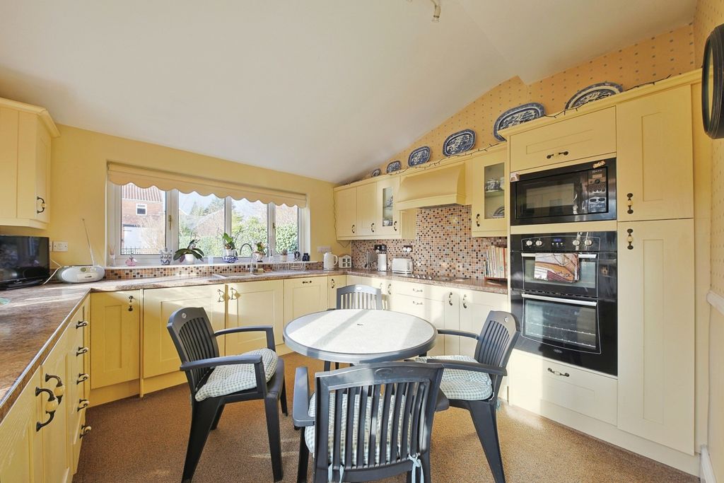 Property photo 2 of 21 3354535