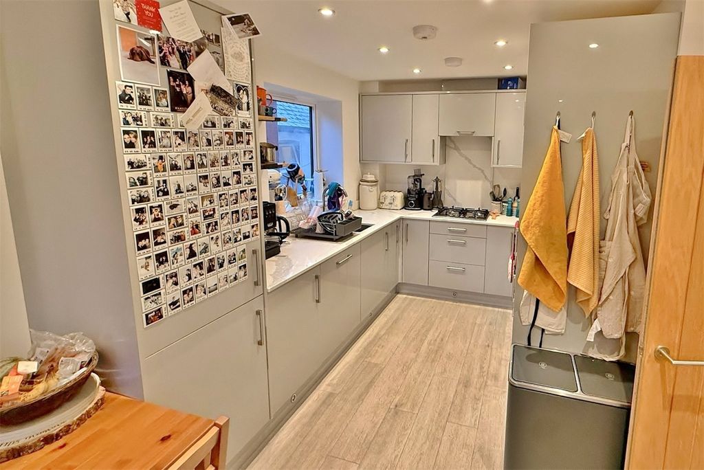 Property photo 3 of 11 Picture 3