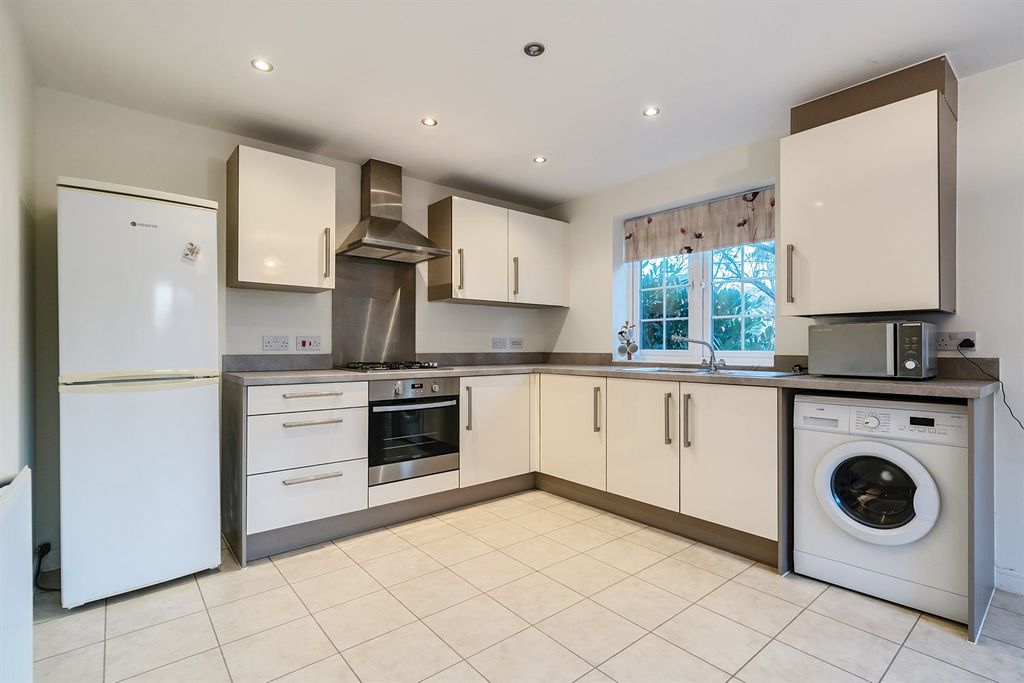 Property photo 2 of 11 Kitchen