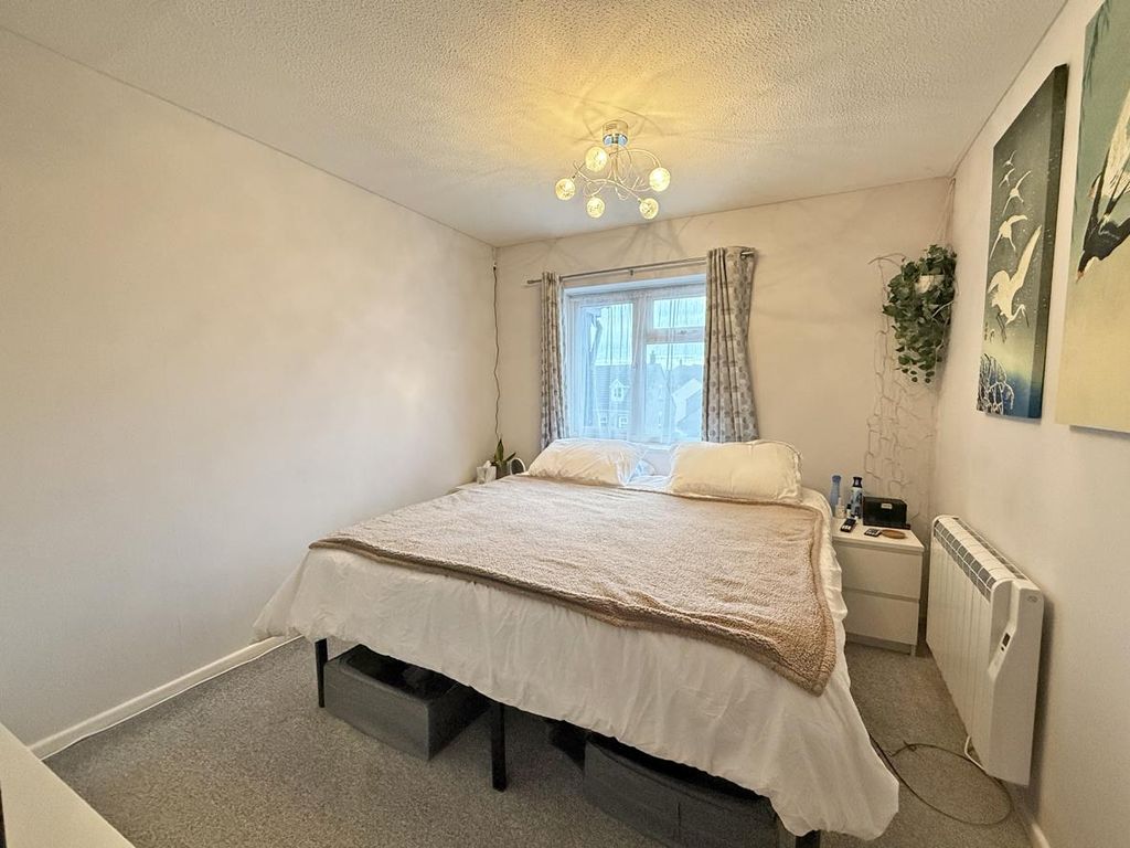 Property photo 3 of 8 Vaughan Close 49 - Bed 1.Jpg