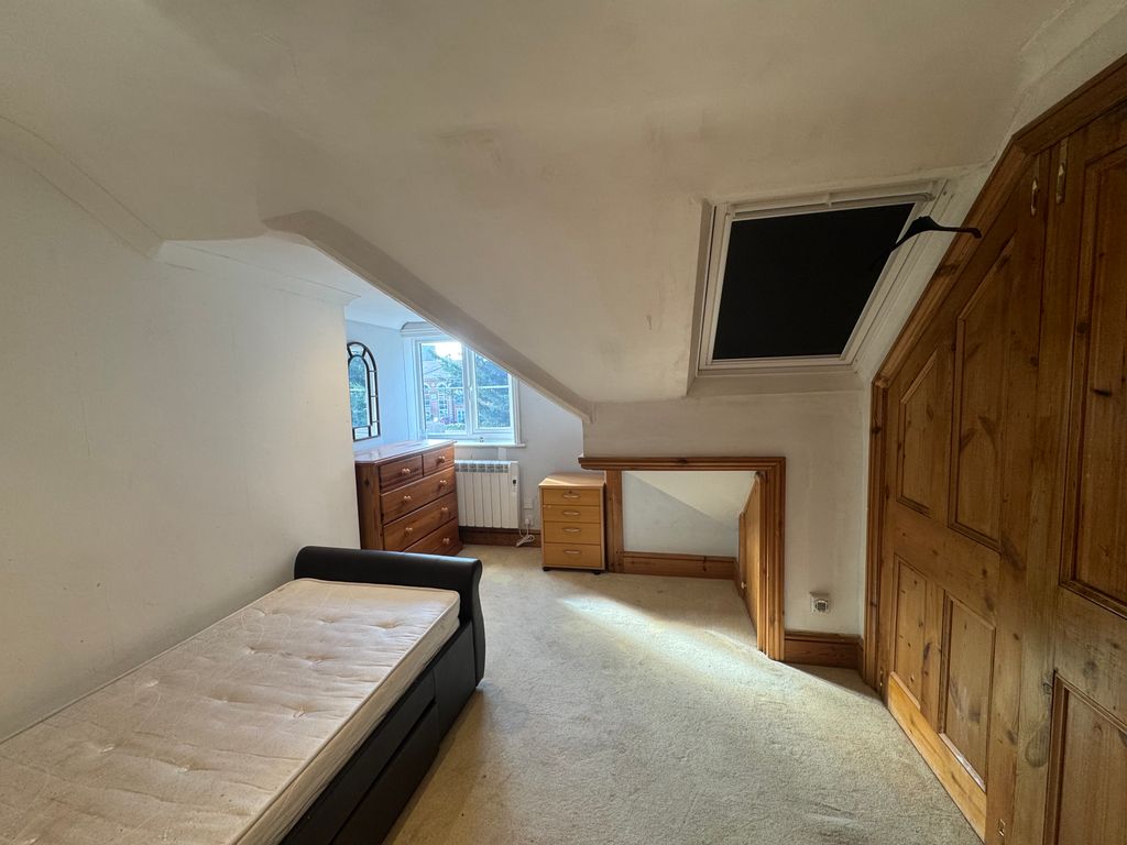 Property photo 3 of 8 Bedroom 1