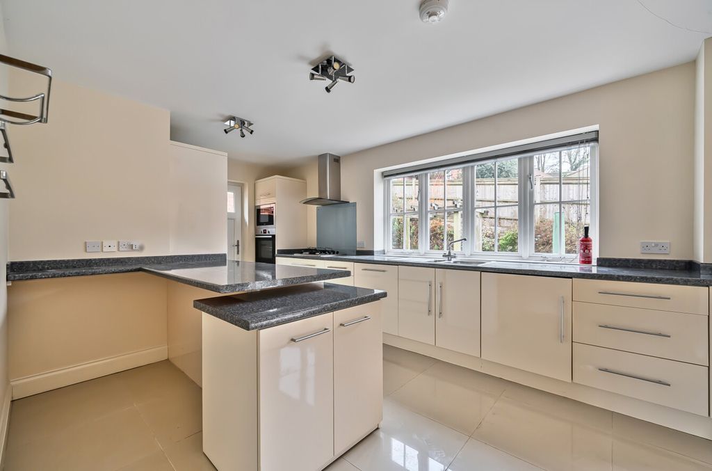 Property photo 2 of 19 1418225-1-69957Da...