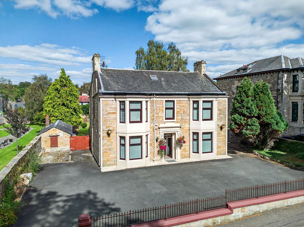 Property photo 1 of 31