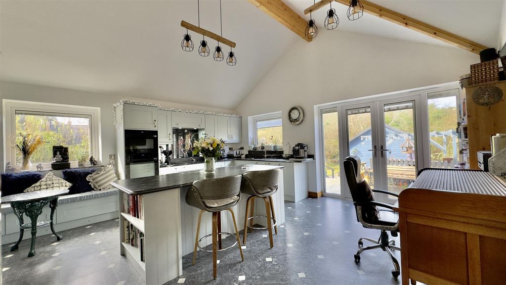 Property photo 3 of 24 Kitchen/Diner