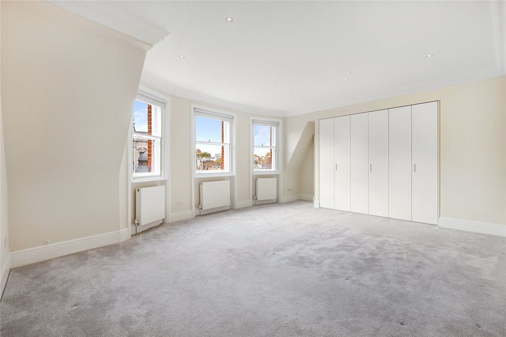 Property photo 3 of 19 Picture No. 08