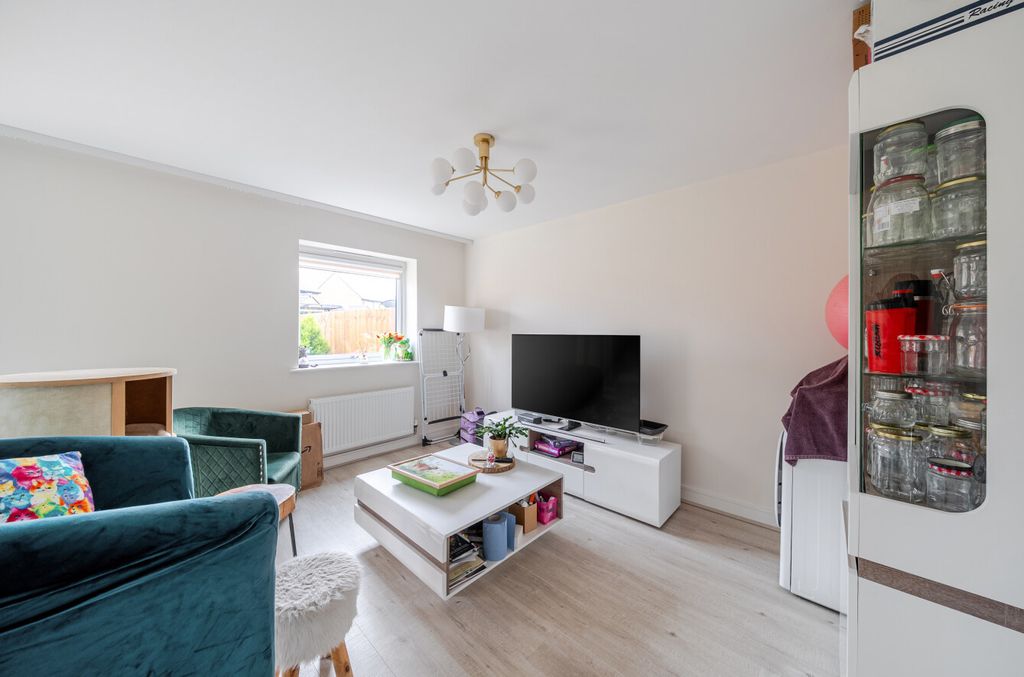 Property photo 3 of 11 1432303-11-69c162...