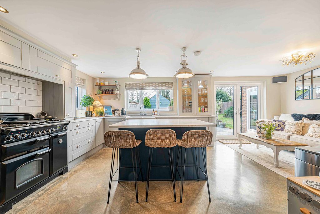 Property photo 2 of 60