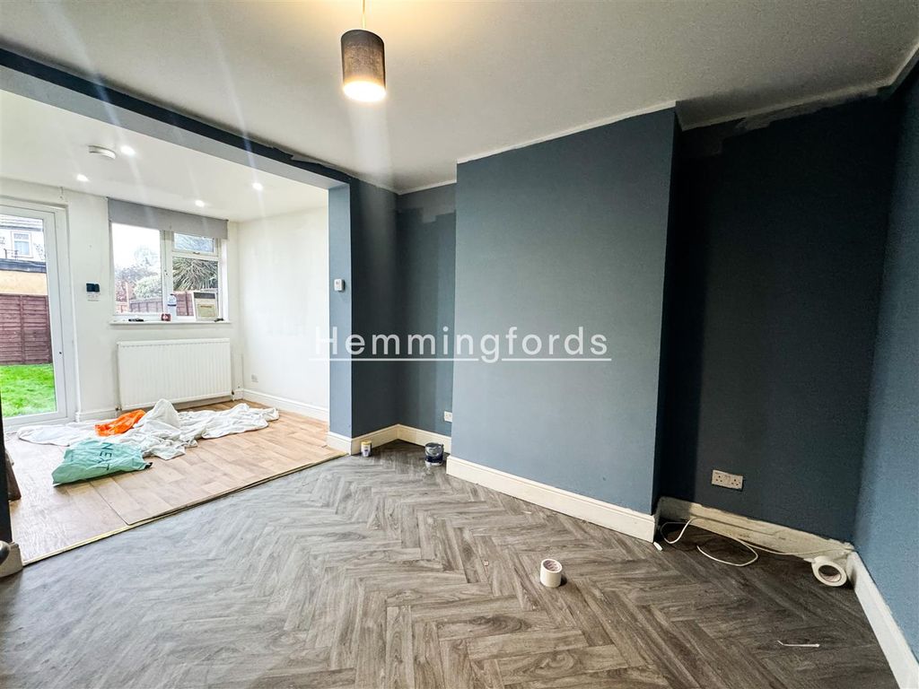 Property photo 1 of 8 Loreen_2-09.Jpg