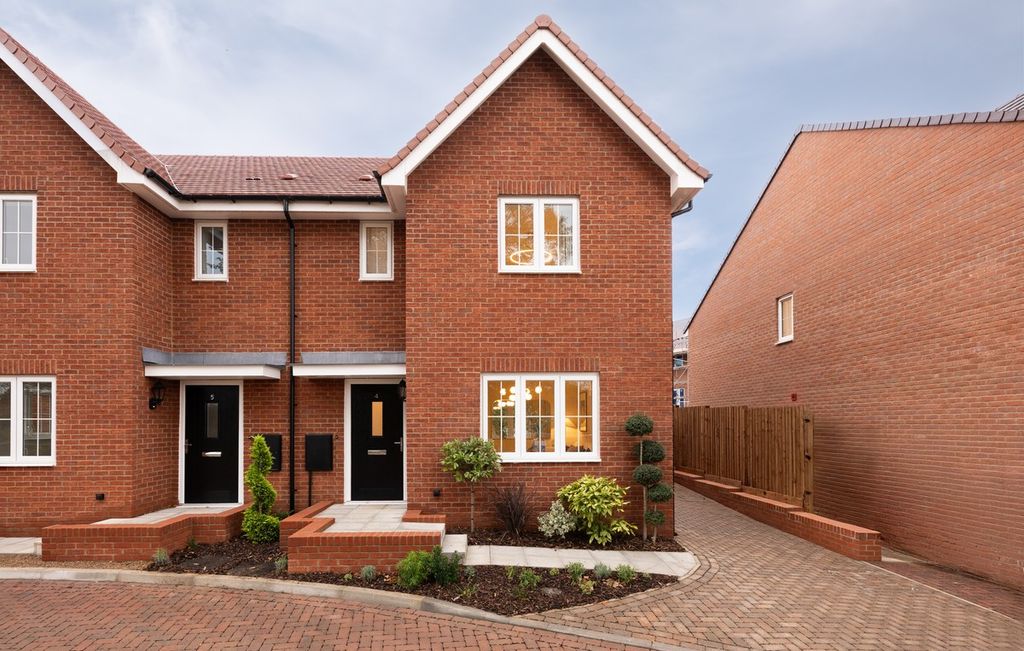 Property photo 1 of 19 Fairview New Homes - Zoopla -