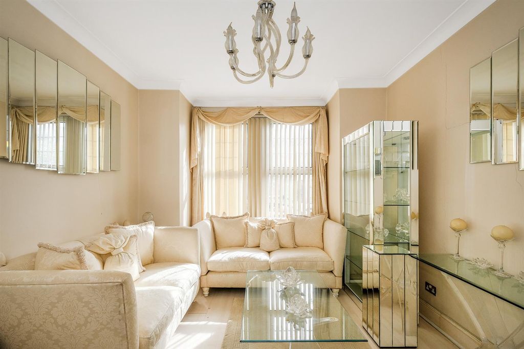 Property photo 2 of 23