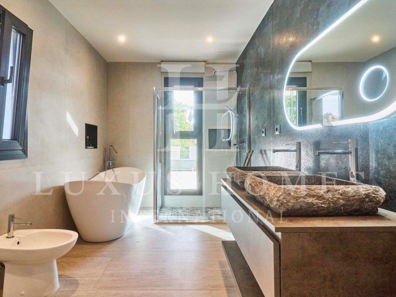 Property photo 3 of 3