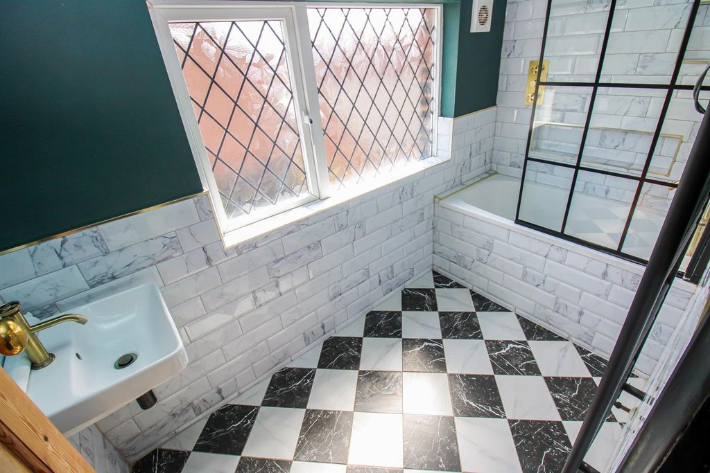 Property photo 3 of 14 Bathroom