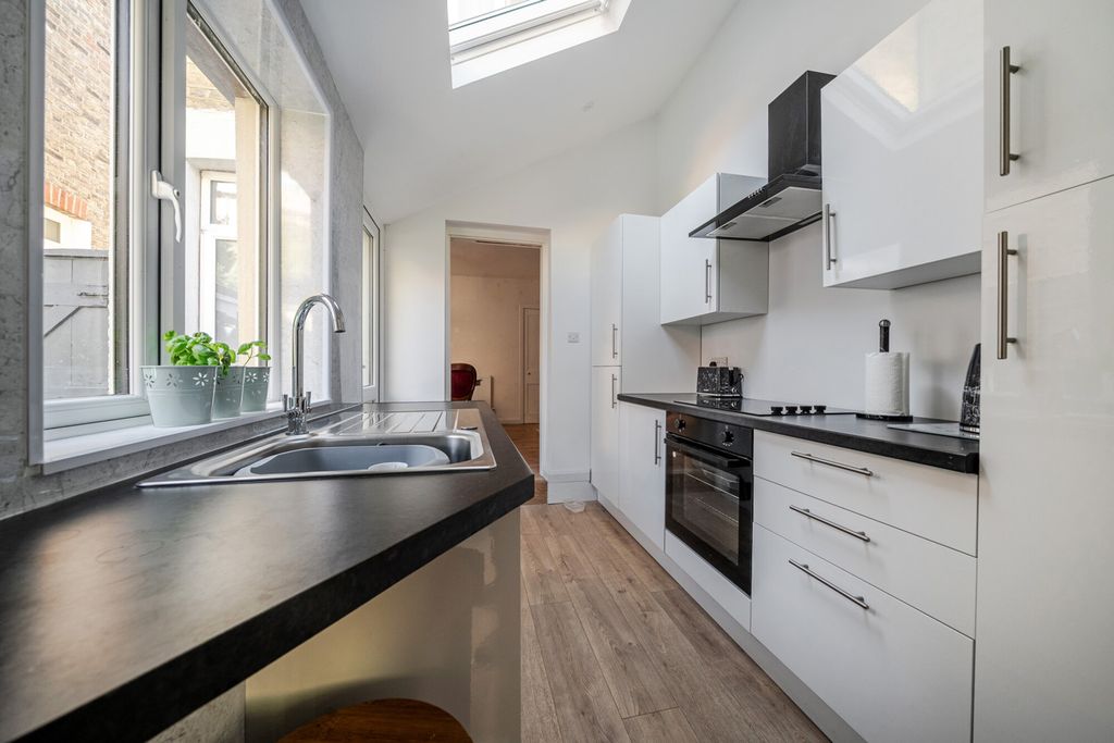 Property photo 3 of 14 1422907-7-69Baef4...