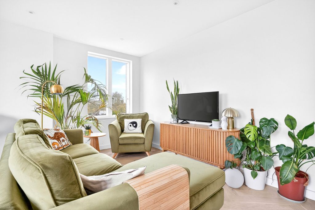 Property photo 3 of 23